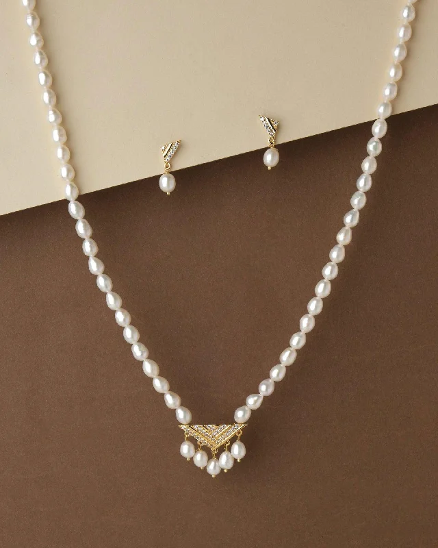 Trendy Pearl Necklace Set